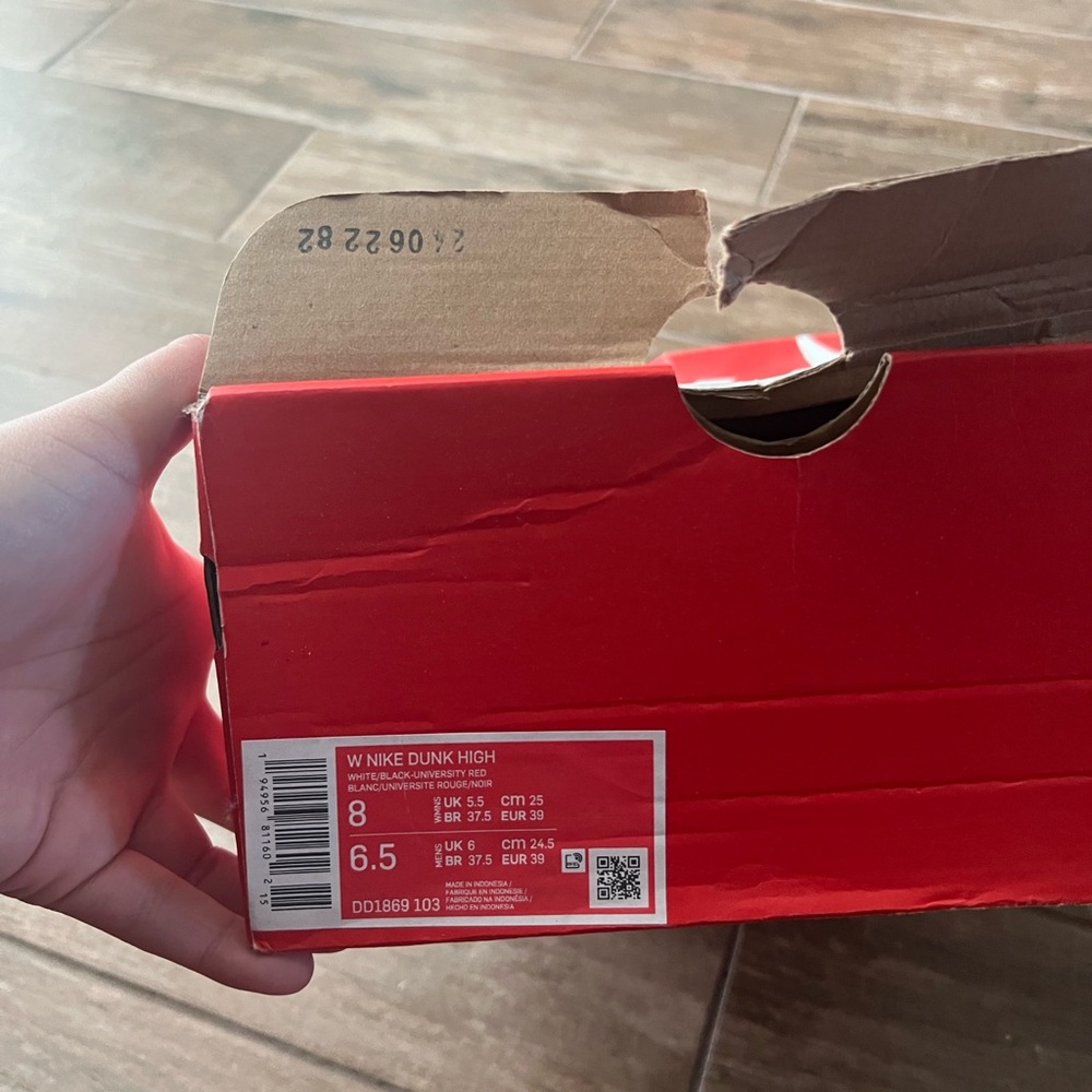 Panda Nike Dunks - Picture 5 of 5